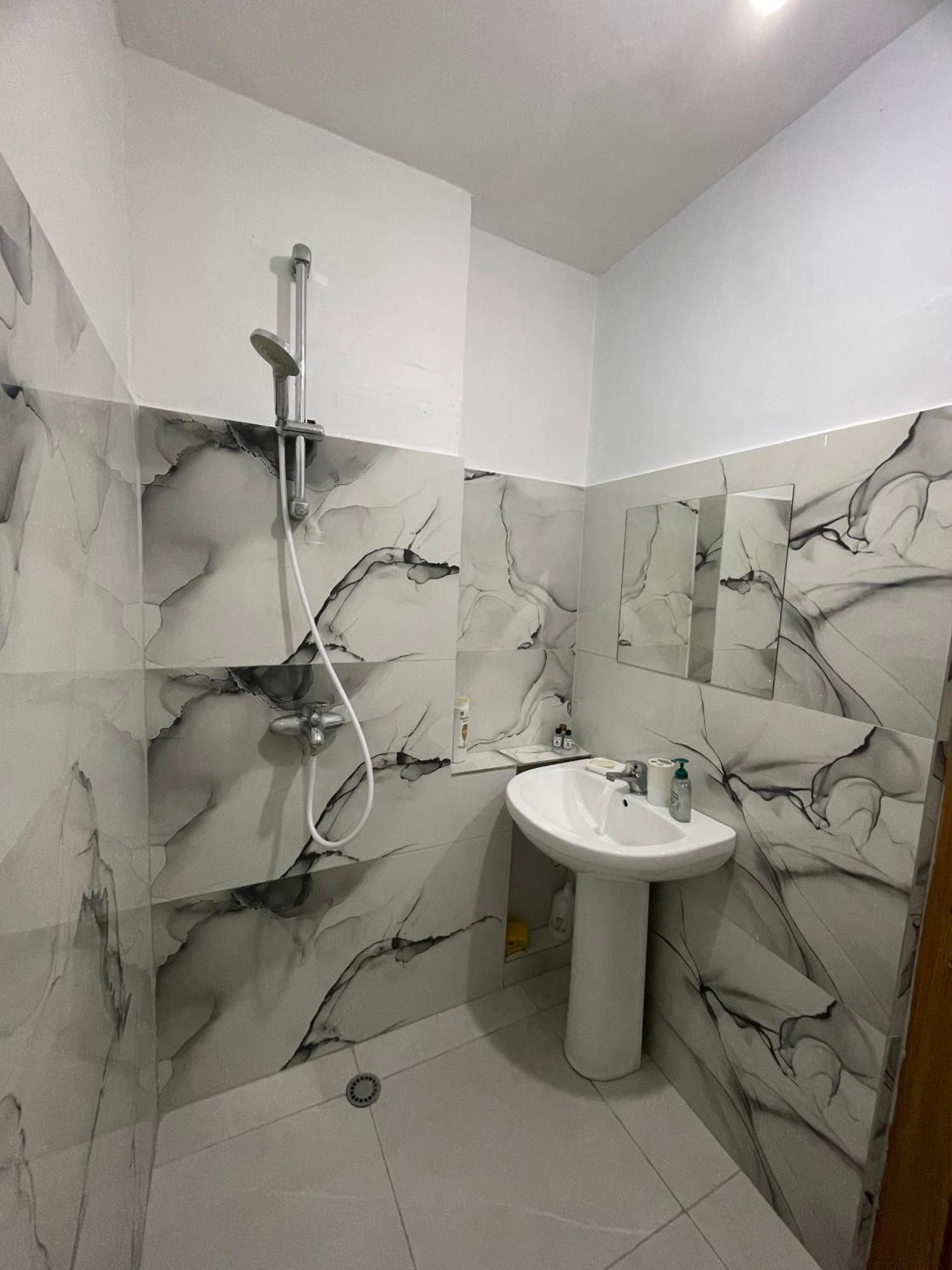 Agroni Rooms Tirana Extérieur photo